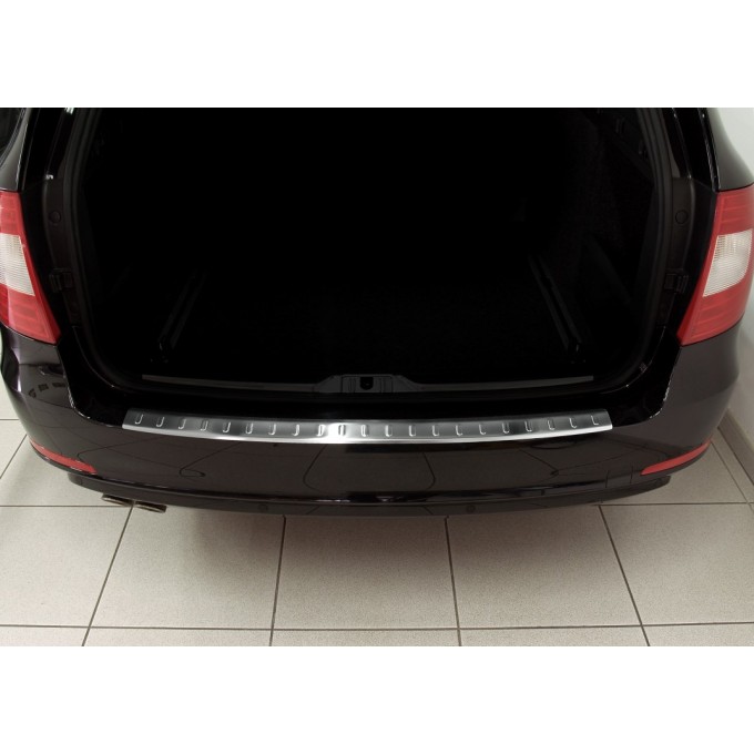 AVISA Ochranná lišta hrany kufru - Škoda Superb II Combi Facelift r.v. 2013-05/2015