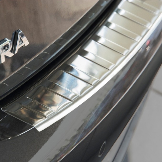 AVISA Ochranná lišta hrany kufru - Opel Astra K Hatchback r.v. 2015