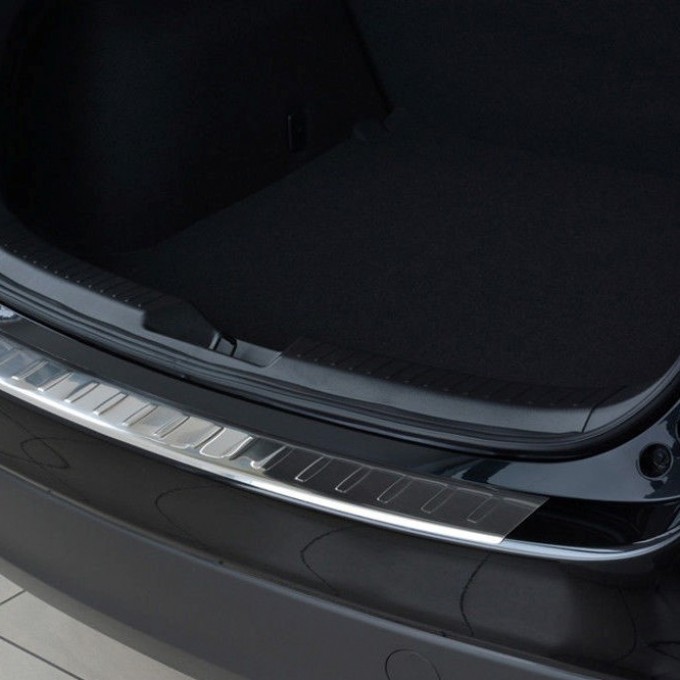 AVISA Ochranná lišta hrany kufru - Mazda 3 Hatchback r.v. 2013